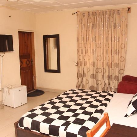 Sapphire Guest House Abuja Esterno foto