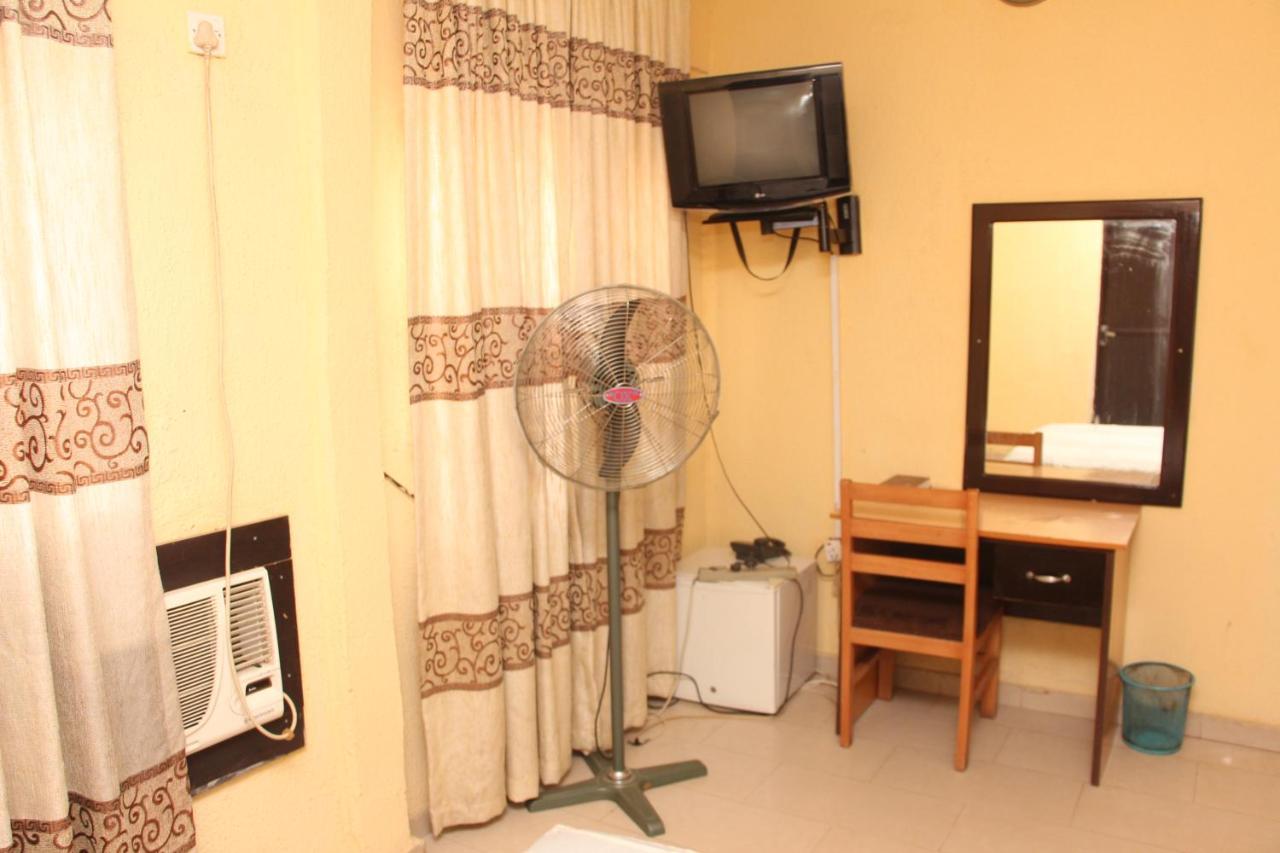Sapphire Guest House Abuja Esterno foto