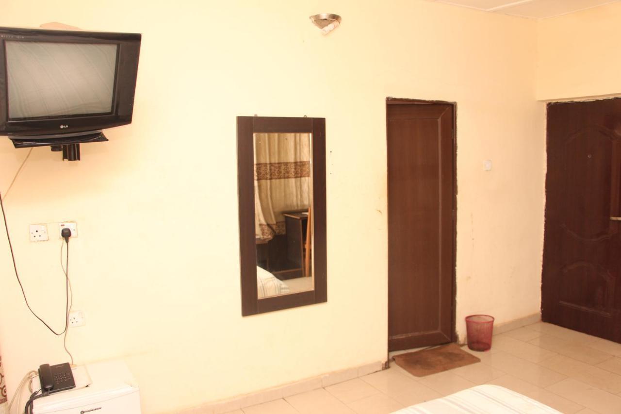 Sapphire Guest House Abuja Esterno foto